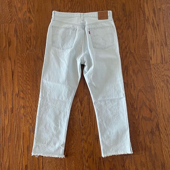 501 Levi light wash jeans - Picture 9 of 10